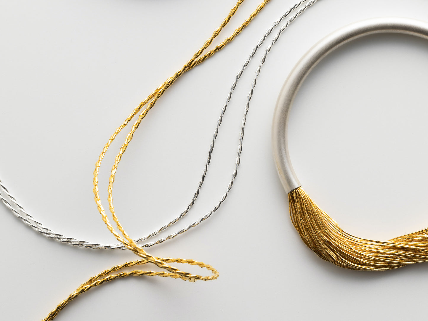 Gold & Silver Threads Preta Necklaces